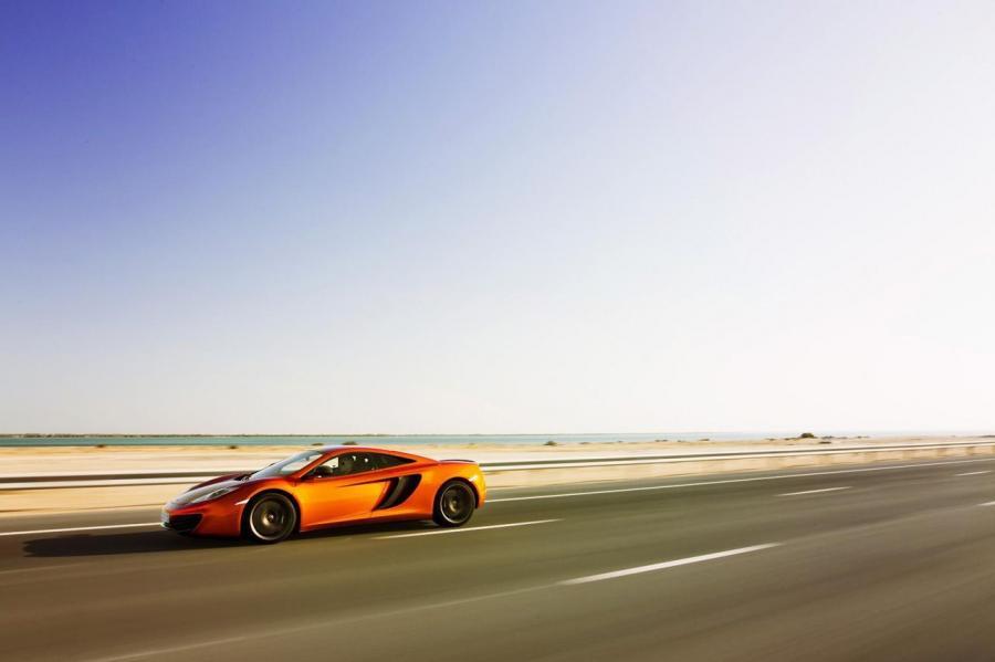  McLaren MP4-12C in Abu Dhabi 2012 года  (фото 4 из 10)